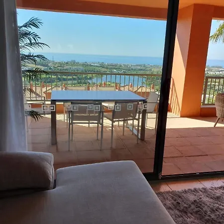 Apartment Royal 2 /freewifi,sharedpool,freeparking Malaga